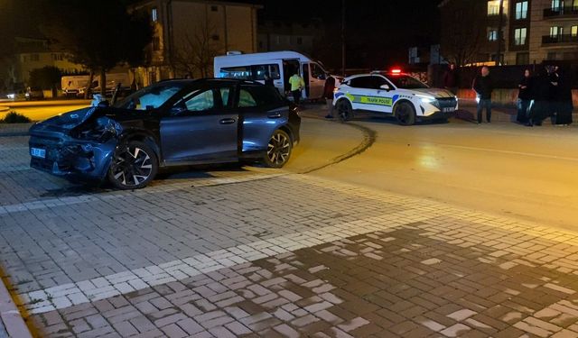 İnegöl’de Trafik Kazası: 9 Yaralı
