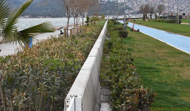 "İzmir her yıl çöküyor"