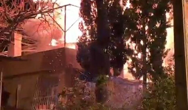 Kozan’da iki katlı evde yangın