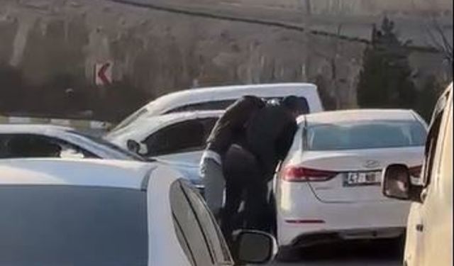 Mardin Artuklu’da Trafikte Yol Verme Kavgası