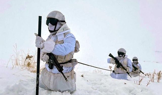 Mehmetçik zorlu kış şartlarında görevde