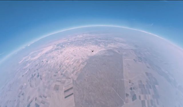 MSB'den 9 bin feetten paraşüt atlayışı!