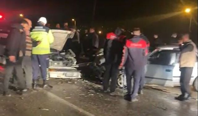 Osmaniye'de İki Otomobil Çarpıştı, 4 Yaralı