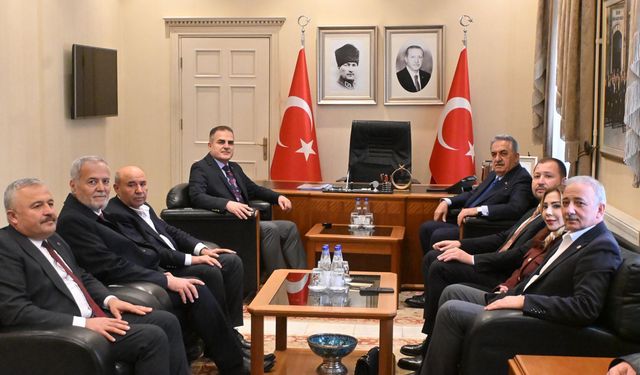 "Türkiye yeni anayasa yapmalı"