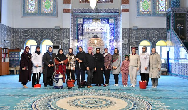 Altındağlı Kadınlardan Ramazan’a Anlamlı Dokunuş: Camiler Gönüllü Ellerle Temizlendi
