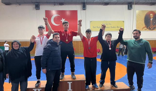 Altındağ’da Genç Sporcular Zirvede: 18 Madalya ile Döndüler