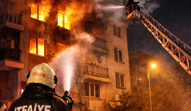 Keçiören’de apartmanda yangın çıktı