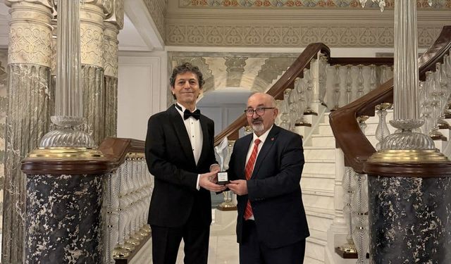 Akif Manaf’a Bir Barış Ödülü Daha!