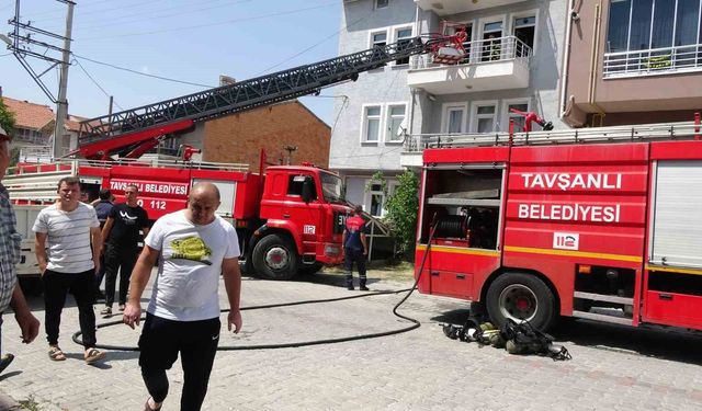 Tavşanlı’da 3 Katlı Binada Yangın Paniği