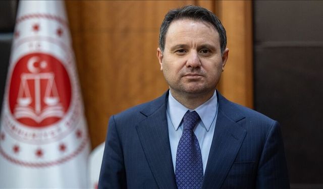 Bakan Gürlek, Eski TBMM Başkanı Kahraman İle Bir Araya Geldi