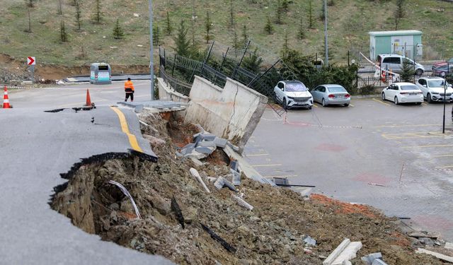 Etimesgut Bağlıca’da Yol Çöktü: Yetkililerden Hızlı Müdahale!