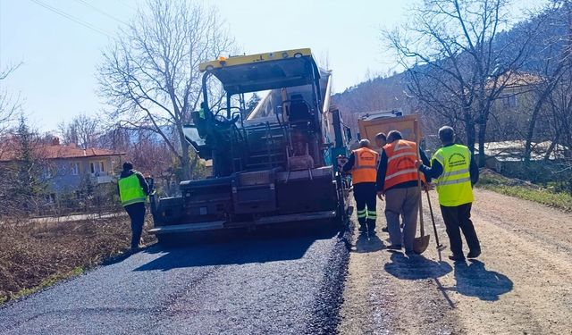 Ankara Nallıhan’da Asfalt Seferberliği: Bozulan Yollar Yenileniyor