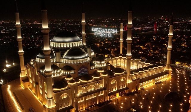 Kadir Gecesi için camilerde dualar yükselecek