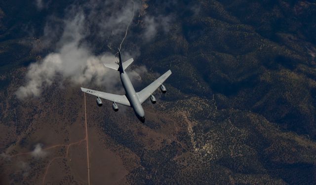ABD'ye ait yakıt ikmal uçağı düştü