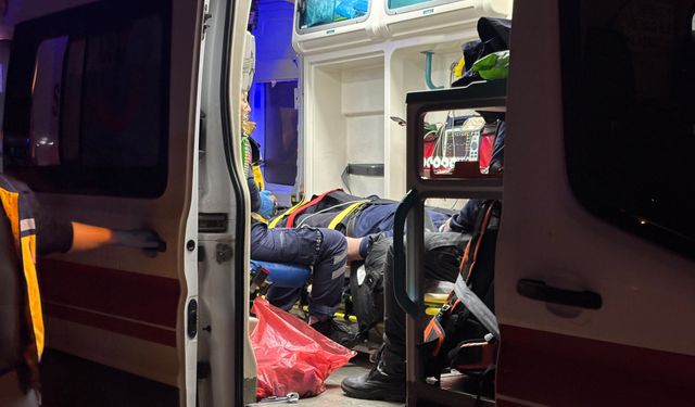 Antalya'da servis midibüsü devrildi