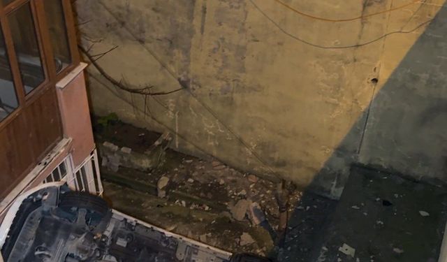Avcılar’da korkutan kaza: Otomobil 8 metreden bina boşluğuna düştü