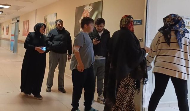 Baba ile araçtan atlayan oğlu yaralandı