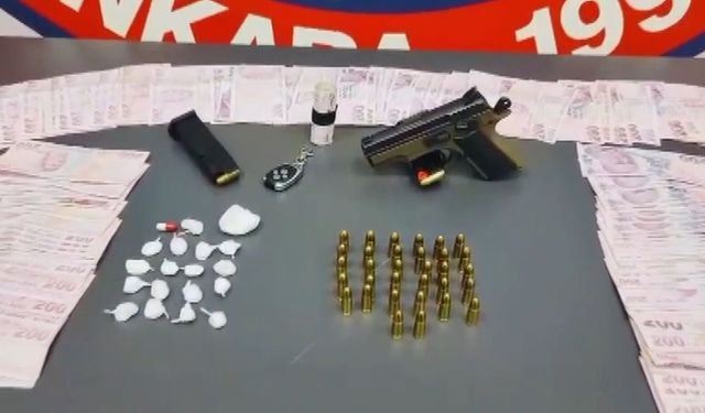 Başkentte Araçta Silah ve Uyuşturucu Ele Geçirildi