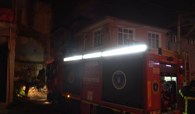 Bursa’da Metruk Binada Çıkan Yangın Söndürüldü
