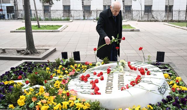Devlet Bahçeli, Muhsin Yazıcıoğlu'nun kabrini ziyaret etti