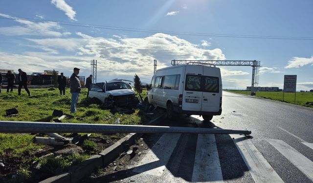 Diyarbakır'da feci kaza: 13 yaralı