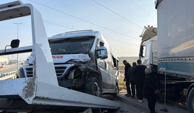 Eskişehir'de TIR, 4 araca çarptı