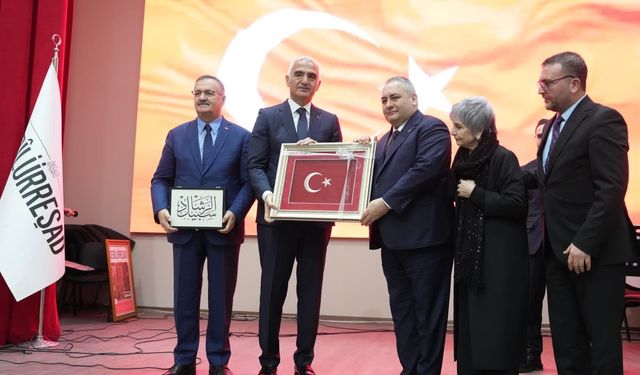 "İstiklal Marşımız yön göstermektedir"