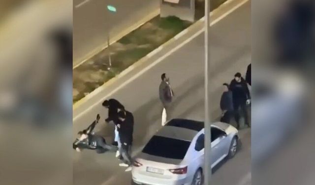 Otomobilinden indirip sopayla dövdüler!