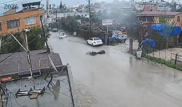 Su Birikintisine Giren Motosiklet Devrildi