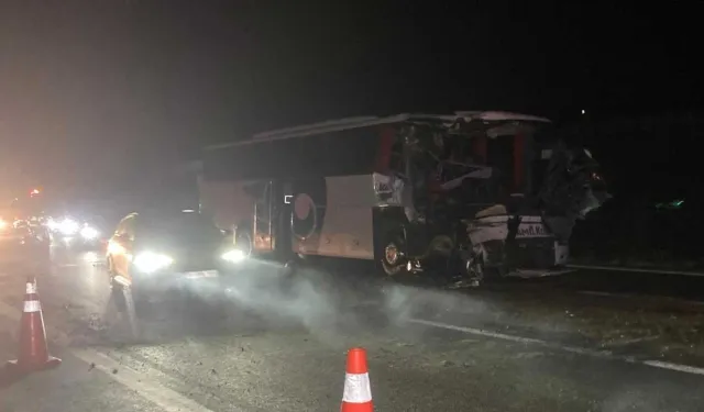 Ankara’da Yolcu Otobüsü TIR’a Çarptı: 1 Ölü, 15 Yaralı