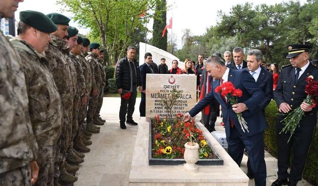 Antalya’da 18 Mart’ta Duygu Dolu Anma: Şehitler Kabirleri Başında Yâd Edildi