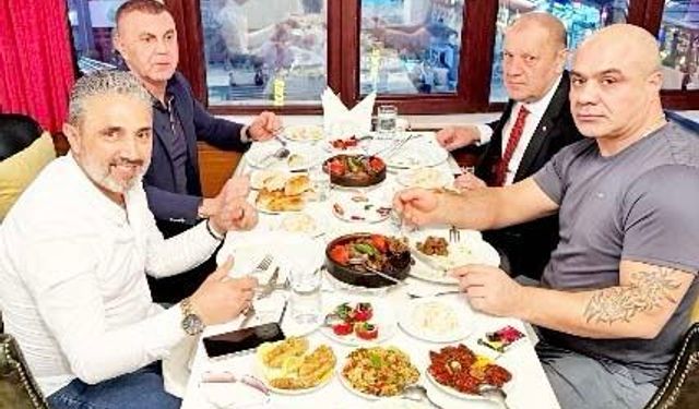 Dostluk, sohbet ve lezzetin aynı masada buluştuğu akşam