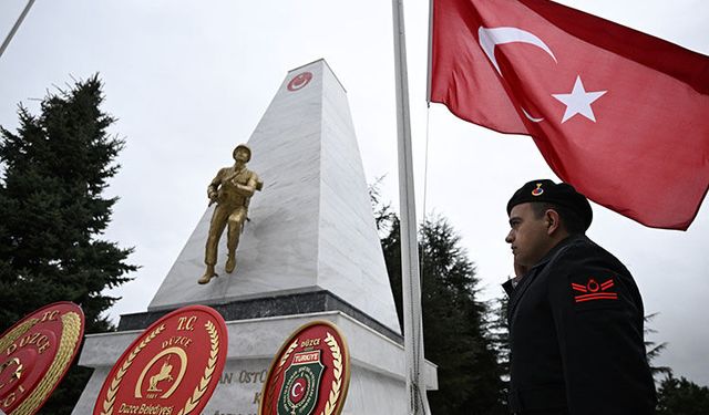 İzmir’de Çanakkale Ruhu Sahneye Taşındı: “Bu Millet Asla Pes Etmez”