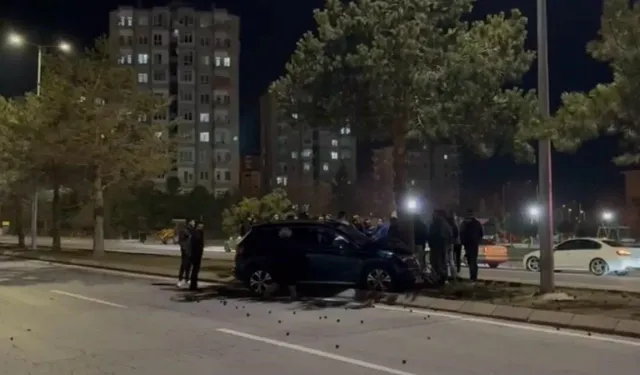 Kayseri’de Otomobil Ağaca Çarptı: Sürücü Yaralandı