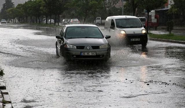 İncesu’da Yıldırım Düşme Anı Kamerada