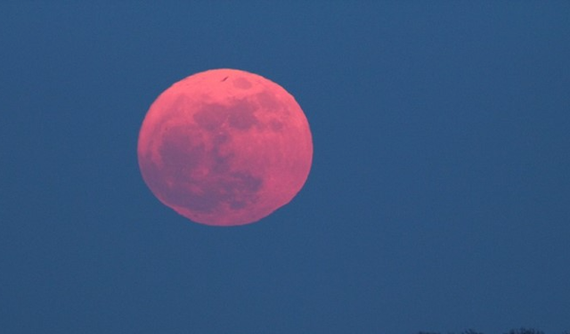 Pembe Ay 1 Nisan’da Gökyüzünde: Ankara'da Pembe Ay Nerelerden İzlenecek?