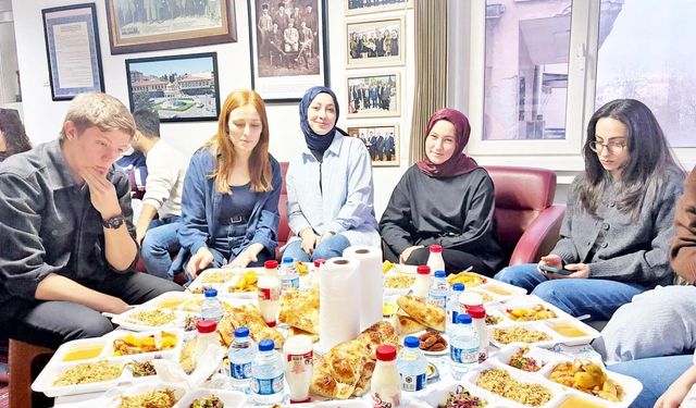 Ankara Balıkesirliler Derneği’nde öğrenci iftarı!