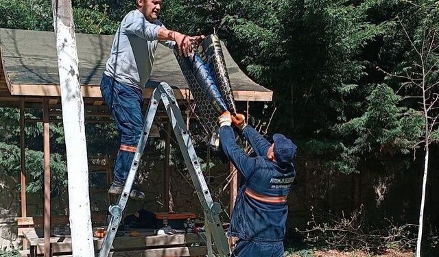 Pursaklar’da Parklar Yenileniyor: Bank ve Çardaklara Bakım Seferberliği