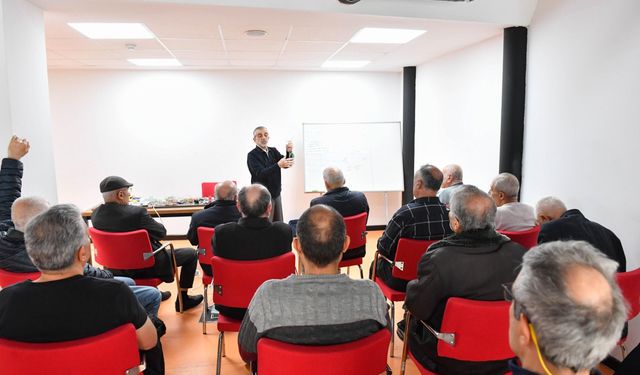 Altındağlı Beylere Elektrik Eğitimi: Evdeki Arızaları Artık Kendileri Çözecek