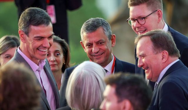 Özgür Özel, Barselona’da uluslararası liderlerle buluştu