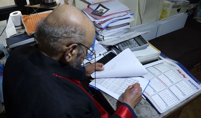 77 yaşında üniversiteden mezun oldu