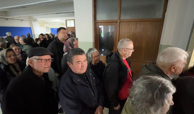 Avcılar’da Uzun Kuyruklar: Bulgaristan Seçimi Başladı