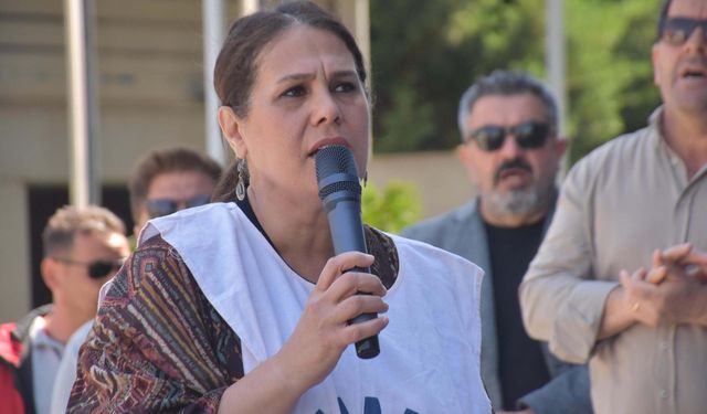 Bayraklı Belediyesi'nde memurlar eyleme devam ediyor!