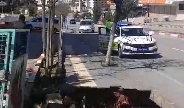 Kaldırım Altı Boşaldı, Yol Çöktü: Bölge Trafiğe Kapatıldı
