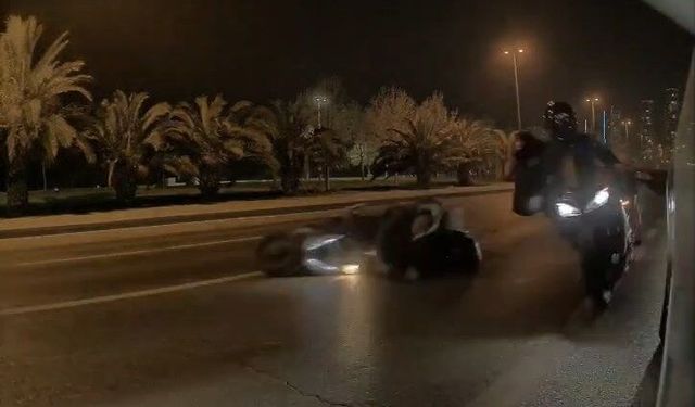 Kartal'da iki motosiklet çarpıştı