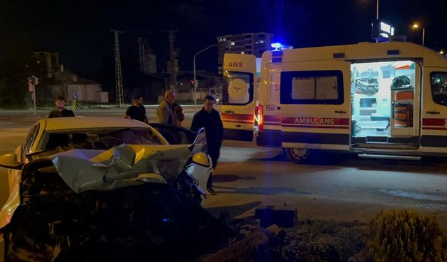 Kayseri'de iki otomobil çarpıştı