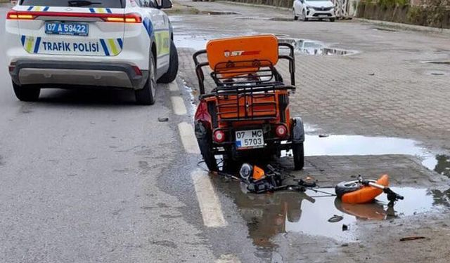 Motosiklet vinçle çarpıştı