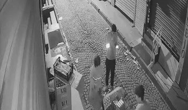 Restoranın önündeki içecek kasalarını el arabasıyla çaldılar