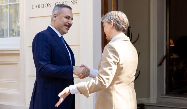 Türkiye İngiltere arasında Stratejik Ortaklık Çerçeve Belgesi imzalandı