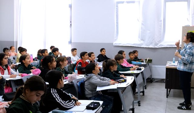 "Yepyeni bir okulda, bayramın heyecanı başka oluyor"